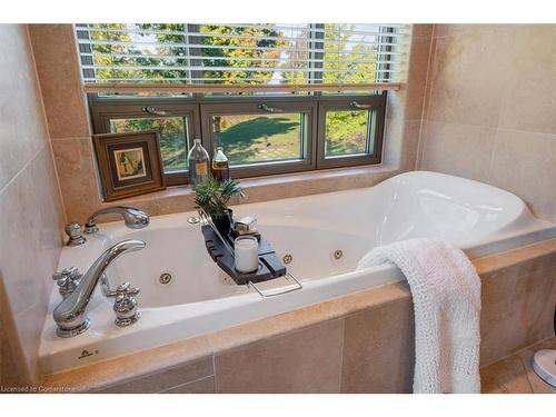 90 Ridge Road, Grimsby, ON - Indoor Photo Showing Bathroom