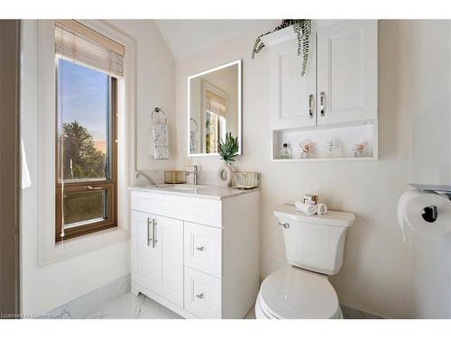 90 Ridge Road W, Grimsby, ON - Indoor Photo Showing Bathroom