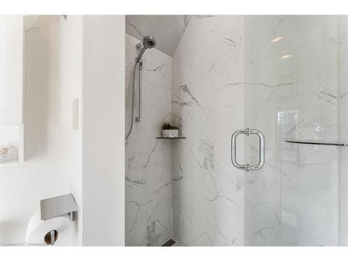 90 Ridge Road, Grimsby, ON - Indoor Photo Showing Bathroom