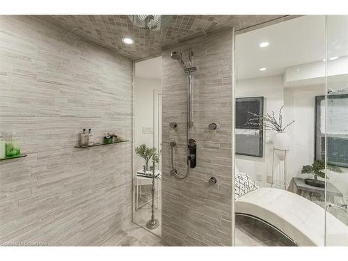 90 Ridge Road, Grimsby, ON - Indoor Photo Showing Bathroom