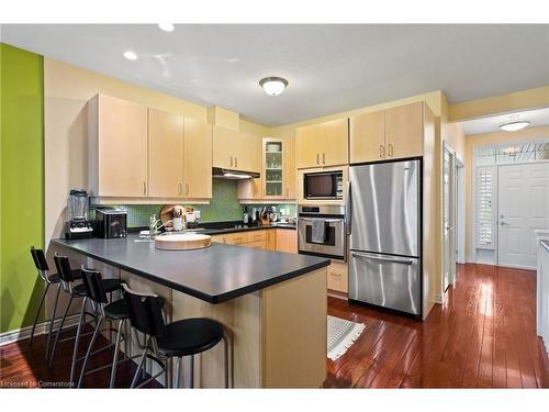 99 Willowlanding Court, Welland, ON - Indoor Photo Showing Kitchen