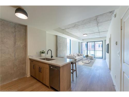 401-11 Robert Street, Hamilton, ON - Indoor Photo Showing Kitchen