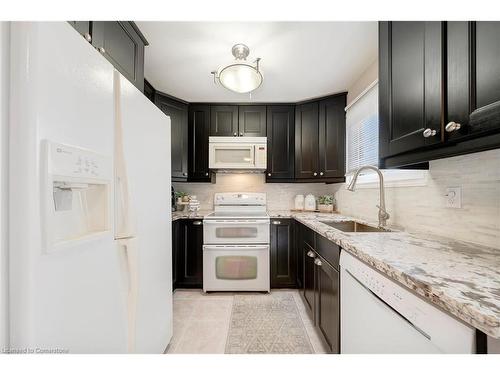 3261 Woodcroft Crescent, Burlington, ON - Indoor Photo Showing Kitchen