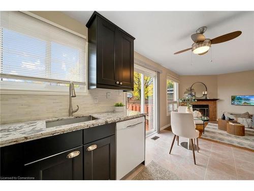 3261 Woodcroft Crescent, Burlington, ON - Indoor Photo Showing Kitchen