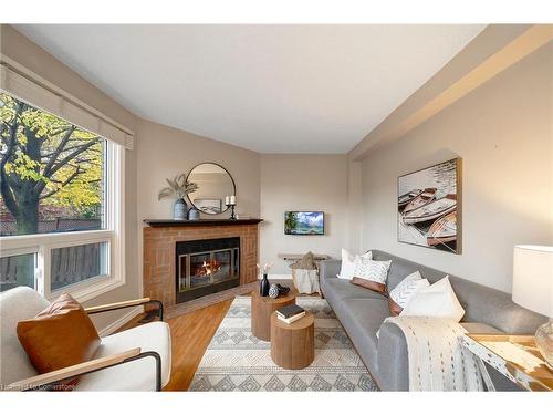 3261 Woodcroft Crescent, Burlington, ON - Indoor Photo Showing Living Room With Fireplace