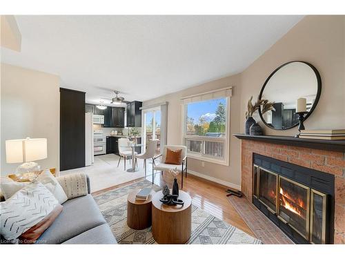 3261 Woodcroft Crescent, Burlington, ON - Indoor Photo Showing Living Room With Fireplace