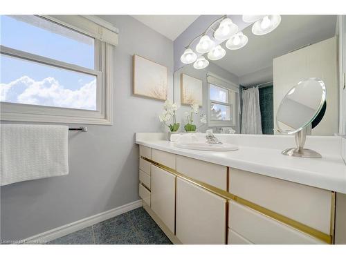 3261 Woodcroft Crescent, Burlington, ON - Indoor Photo Showing Bathroom