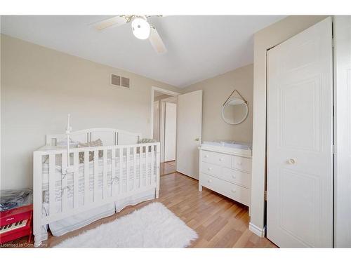 3261 Woodcroft Crescent, Burlington, ON - Indoor Photo Showing Bedroom