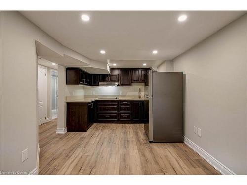 Lower-1417 Augustine Drive, Burlington, ON - Indoor Photo Showing Kitchen