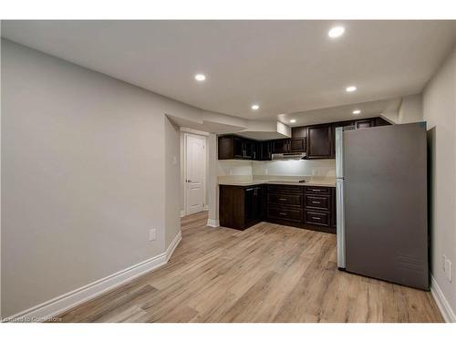 Lower-1417 Augustine Drive, Burlington, ON - Indoor Photo Showing Kitchen