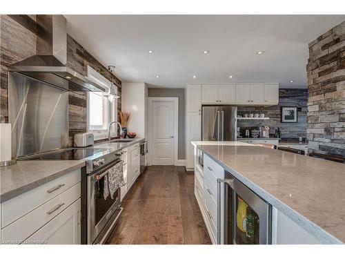 1470 Lower Base Line, Oakville, ON - Indoor Photo Showing Kitchen With Upgraded Kitchen