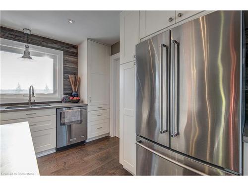 1470 Lower Base Line, Oakville, ON - Indoor Photo Showing Kitchen With Double Sink With Upgraded Kitchen