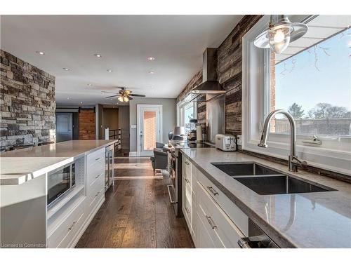 1470 Lower Base Line, Oakville, ON - Indoor Photo Showing Kitchen With Double Sink With Upgraded Kitchen