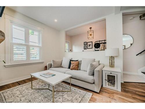 450 Herkimer Street, Hamilton, ON - Indoor Photo Showing Living Room