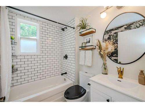 450 Herkimer Street, Hamilton, ON - Indoor Photo Showing Bathroom