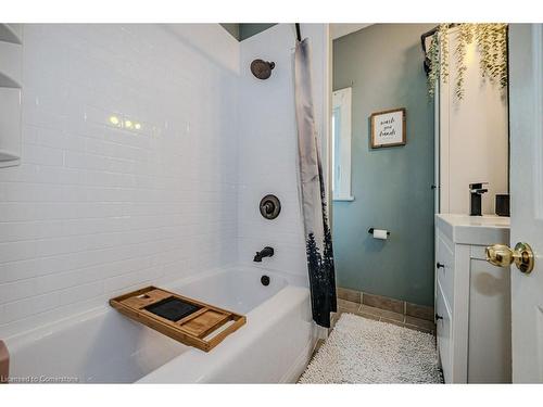 450 Herkimer Street, Hamilton, ON - Indoor Photo Showing Bathroom