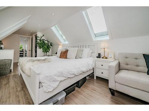 450 Herkimer Street, Hamilton, ON - Indoor Photo Showing Bedroom