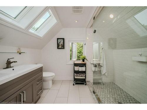 450 Herkimer Street, Hamilton, ON - Indoor Photo Showing Bathroom