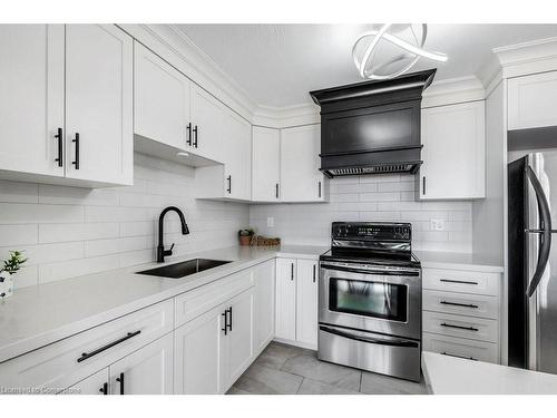 705-40 Harrisford Street, Hamilton, ON - Indoor Photo Showing Kitchen