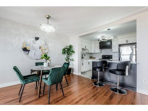 705-40 Harrisford Street, Hamilton, ON - Indoor Photo Showing Dining Room