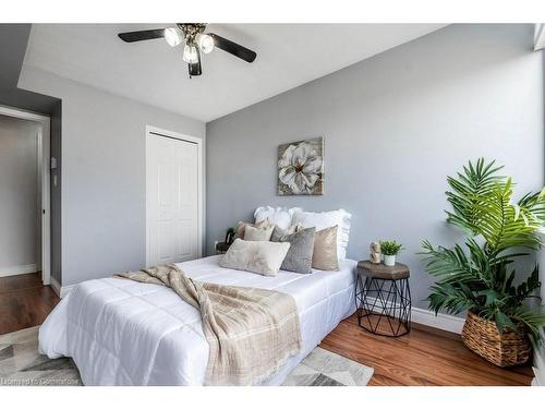 705-40 Harrisford Street, Hamilton, ON - Indoor Photo Showing Bedroom