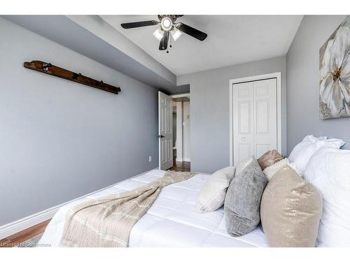 705-40 Harrisford Street, Hamilton, ON - Indoor Photo Showing Bedroom