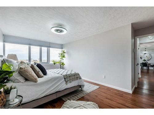 705-40 Harrisford Street, Hamilton, ON - Indoor Photo Showing Bedroom