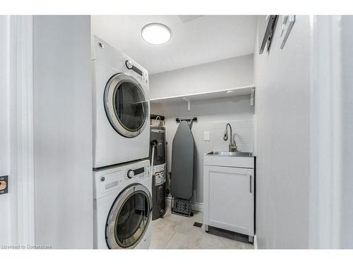 705-40 Harrisford Street, Hamilton, ON - Indoor Photo Showing Laundry Room