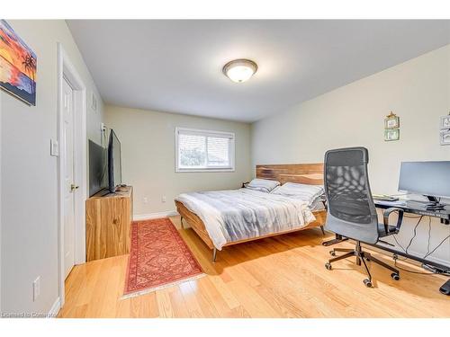 2349 Newcastle Crescent, Oakville, ON - Indoor Photo Showing Bedroom