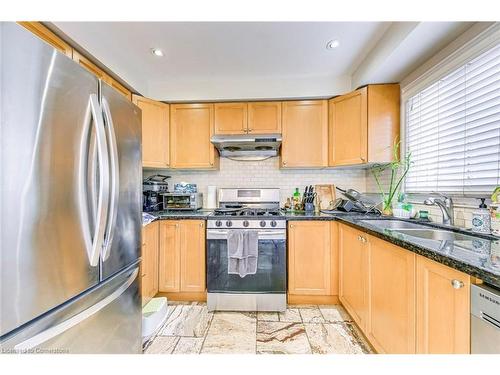 2349 Newcastle Crescent, Oakville, ON - Indoor Photo Showing Kitchen