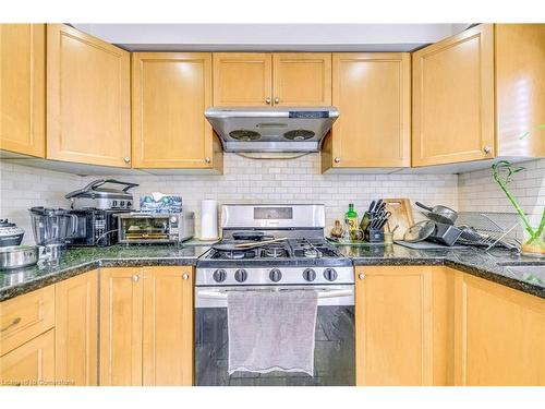 2349 Newcastle Crescent, Oakville, ON - Indoor Photo Showing Kitchen