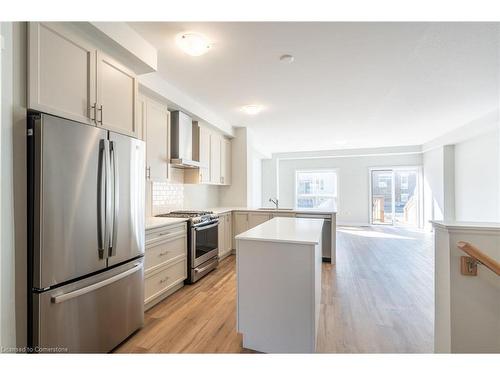 237 Lormont Boulevard, Stoney Creek, ON - Indoor Photo Showing Kitchen With Upgraded Kitchen