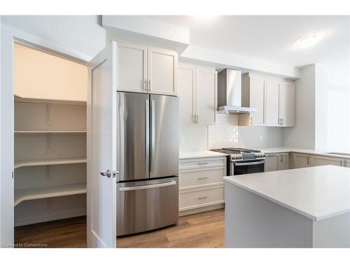 237 Lormont Boulevard, Stoney Creek, ON - Indoor Photo Showing Kitchen With Upgraded Kitchen