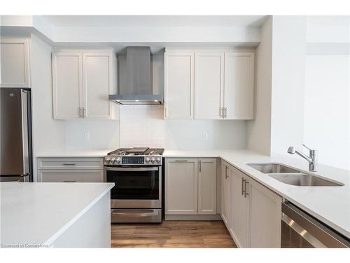 237 Lormont Boulevard, Stoney Creek, ON - Indoor Photo Showing Kitchen With Double Sink With Upgraded Kitchen