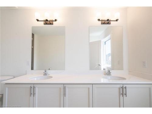 237 Lormont Boulevard, Stoney Creek, ON - Indoor Photo Showing Bathroom