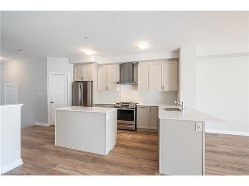 237 Lormont Boulevard, Stoney Creek, ON - Indoor Photo Showing Kitchen With Upgraded Kitchen