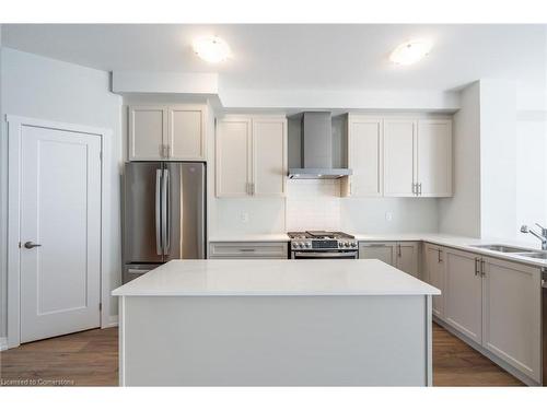 237 Lormont Boulevard, Stoney Creek, ON - Indoor Photo Showing Kitchen With Upgraded Kitchen