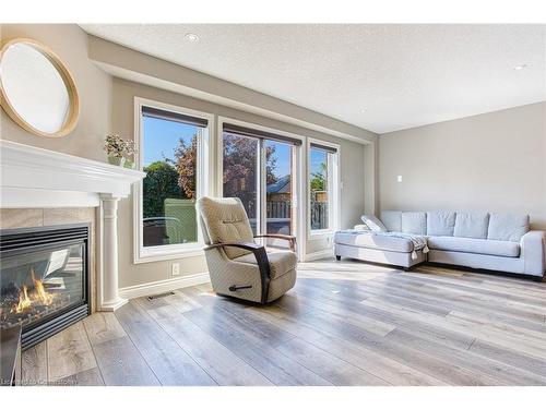 121 Sumner Crescent, Grimsby, ON - Indoor Photo Showing Living Room With Fireplace