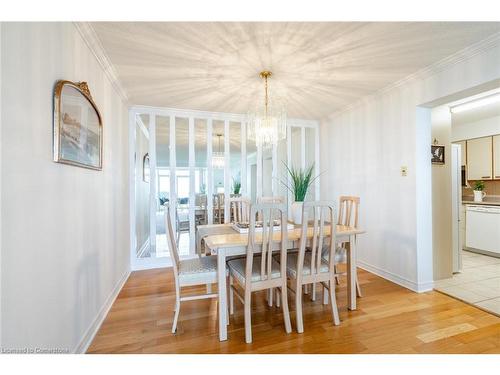 105-5280 Lakeshore Road, Burlington, ON - Indoor Photo Showing Dining Room