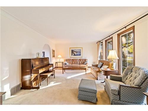 2032 Faversham Avenue, Burlington, ON - Indoor Photo Showing Living Room