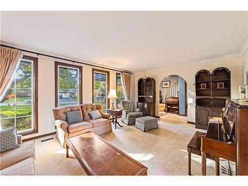 2032 Faversham Avenue, Burlington, ON - Indoor Photo Showing Living Room