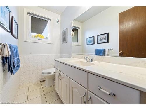 2032 Faversham Avenue, Burlington, ON - Indoor Photo Showing Bathroom