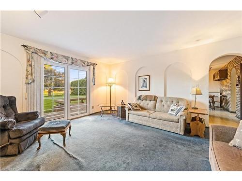 2032 Faversham Avenue, Burlington, ON - Indoor Photo Showing Living Room