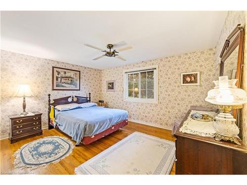 2032 Faversham Avenue, Burlington, ON - Indoor Photo Showing Bedroom