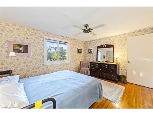 2032 Faversham Avenue, Burlington, ON - Indoor Photo Showing Bedroom