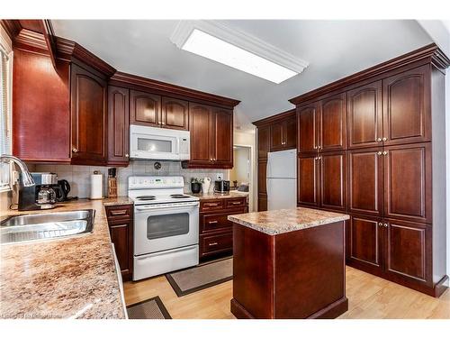 48 Tunbridge Crescent, Hamilton, ON - Indoor Photo Showing Kitchen With Double Sink