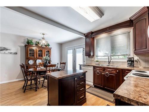 48 Tunbridge Crescent, Hamilton, ON - Indoor Photo Showing Kitchen