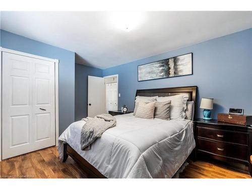 48 Tunbridge Crescent, Hamilton, ON - Indoor Photo Showing Bedroom