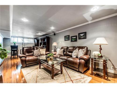 48 Tunbridge Crescent, Hamilton, ON - Indoor Photo Showing Living Room