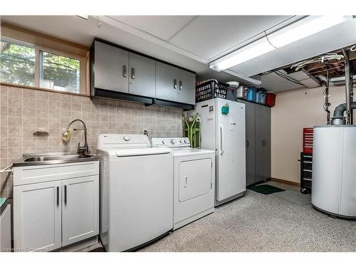 48 Tunbridge Crescent, Hamilton, ON - Indoor Photo Showing Laundry Room